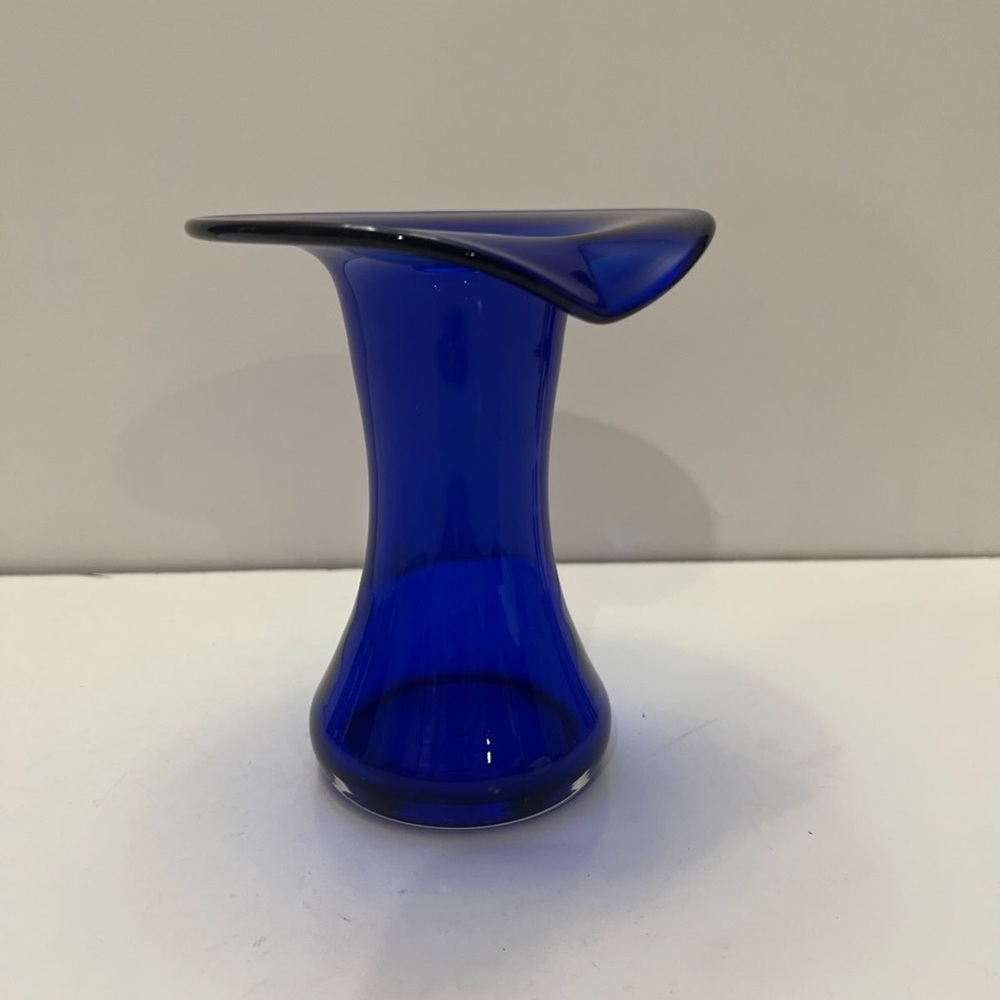 VINTAGE HAND BLOWN BLUE LILY VASE